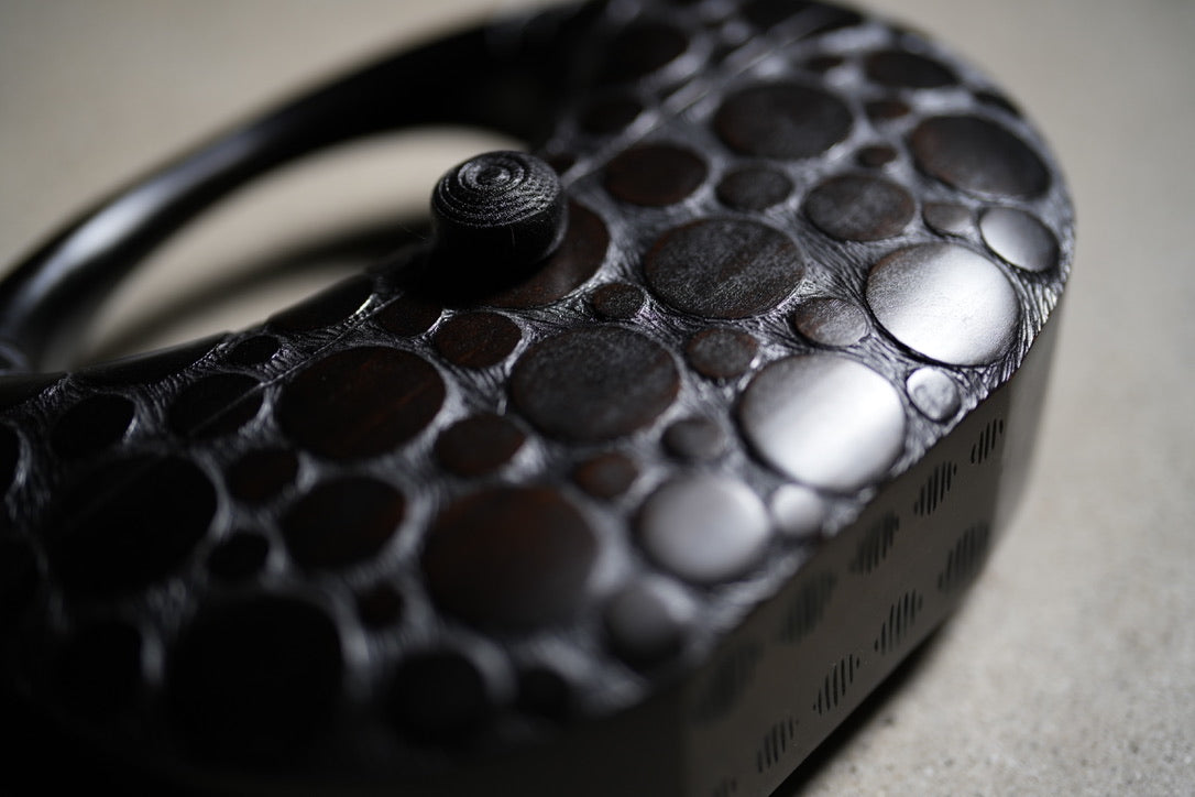 樹の鞄 　一体型彫刻作品　/The Wooden Bag - Sculptural Piece (Integrated Form) / Urushi-bubbles