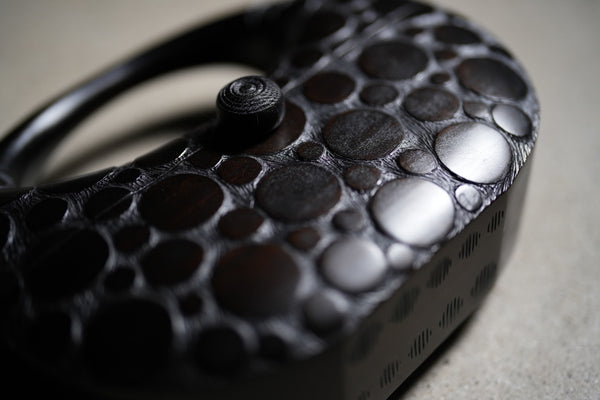 樹の鞄 　一体型彫刻作品　/The Wooden Bag - Sculptural Piece (Integrated Form) / Urushi-bubbles