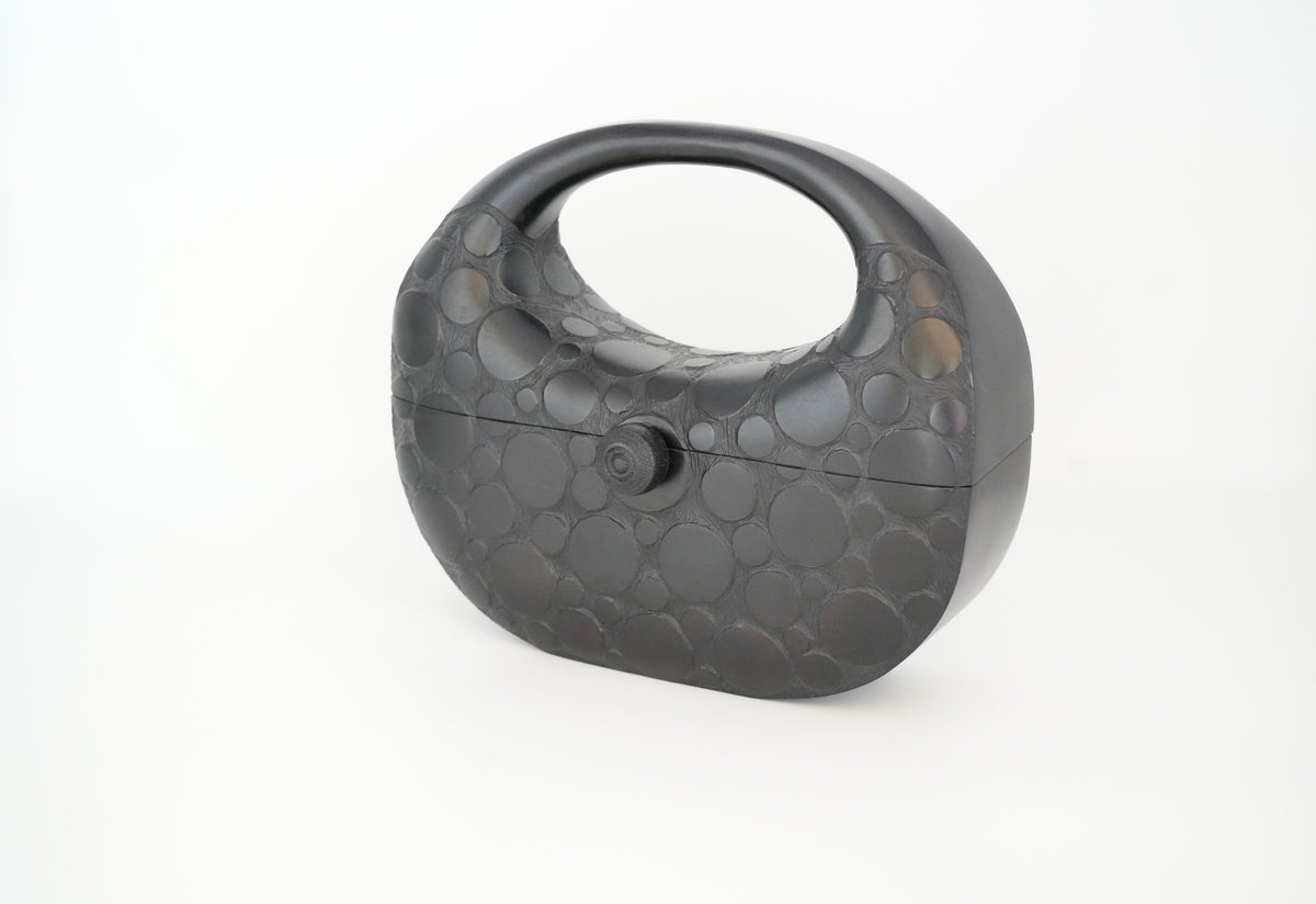 樹の鞄 　一体型彫刻作品　/The Wooden Bag - Sculptural Piece (Integrated Form) / Urushi-bubbles