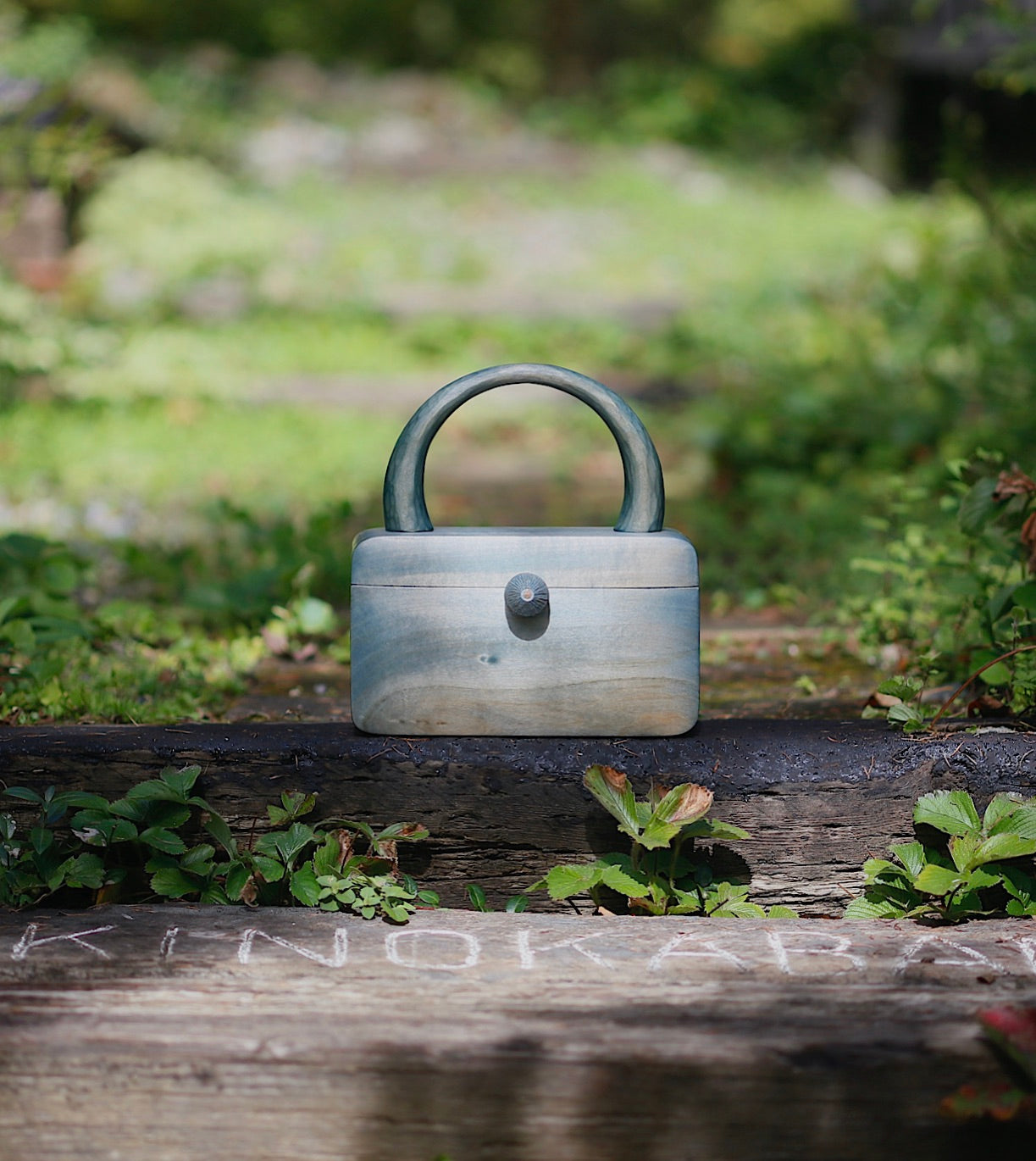 kinokaban (wooden bag) on the ground